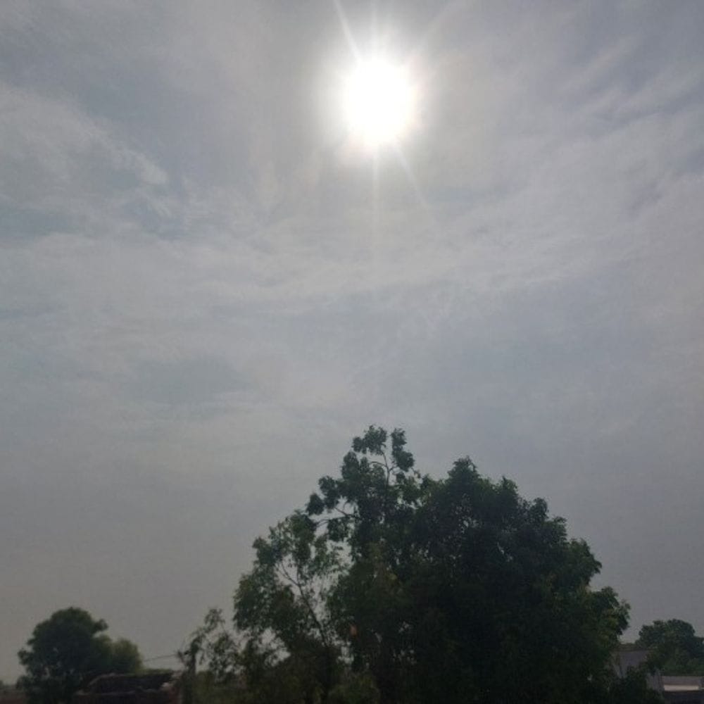टोंक में तेज हवा और बारिश का येलो अलर्ट:ठंडी हवा से लोगों को गर्मी और उमस से राहत मिली, सुबह से छाए बादल