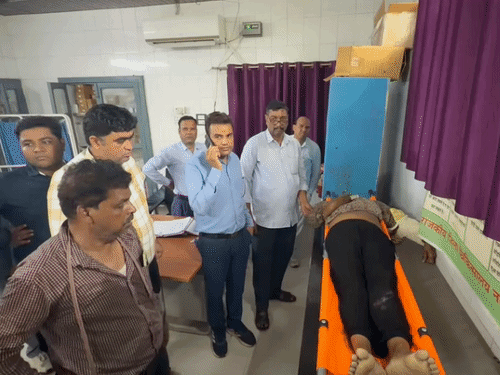ट्रेन में चढ़ते समय पैर फिसला,प्लेटफॉर्म-ट्रेन की बीच फंसी महिला:हाथ बुरी तरह कुचला और शरीर पर आई गंभीर चोटें, मौत; बेटी से मिलकर लौटते समय हादसा