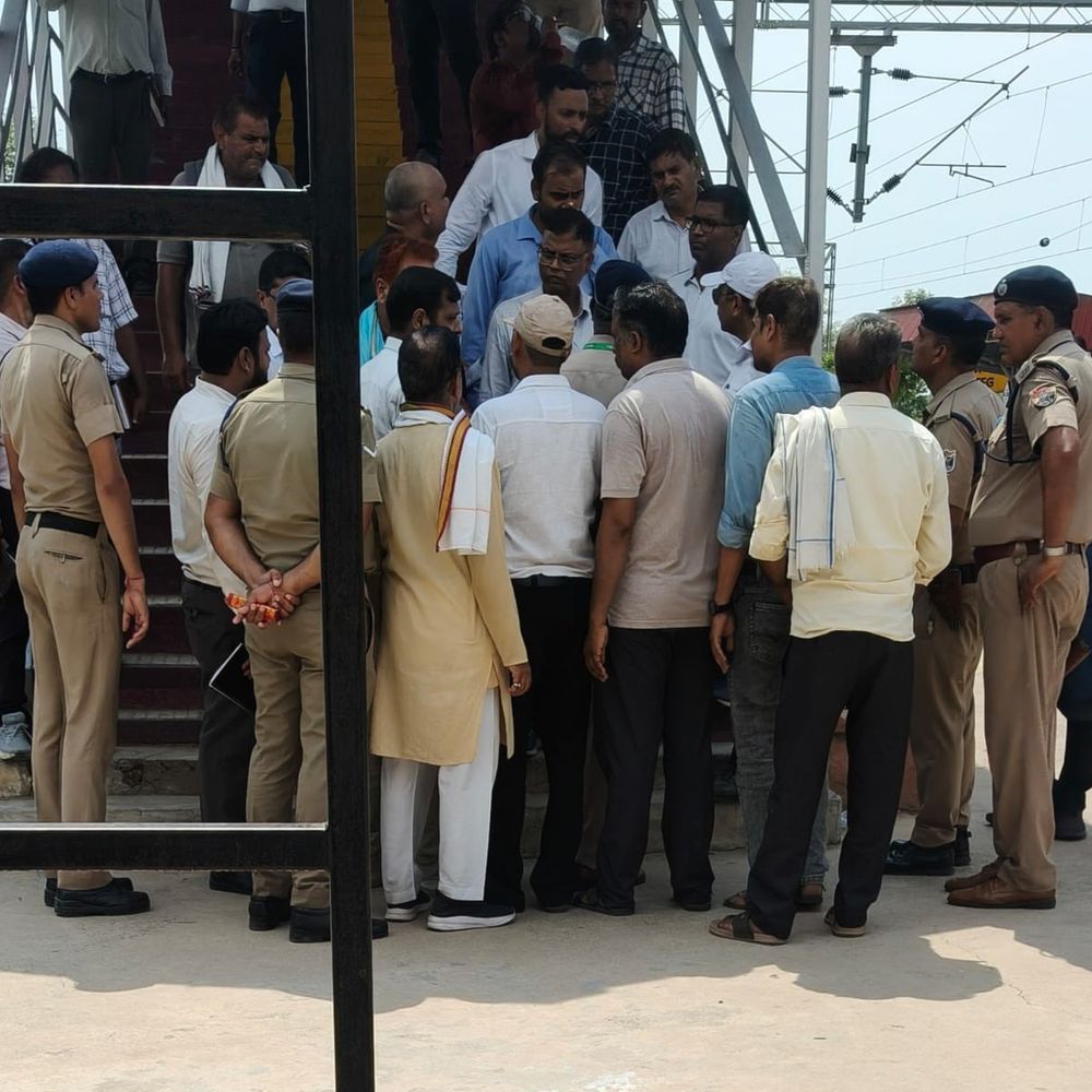 डीग में रेलवे आरक्षण काउंटर की मांग तेज:डीआरएम तक पहुंची आवाज, जल्द कार्रवाई का भरोसा मिला