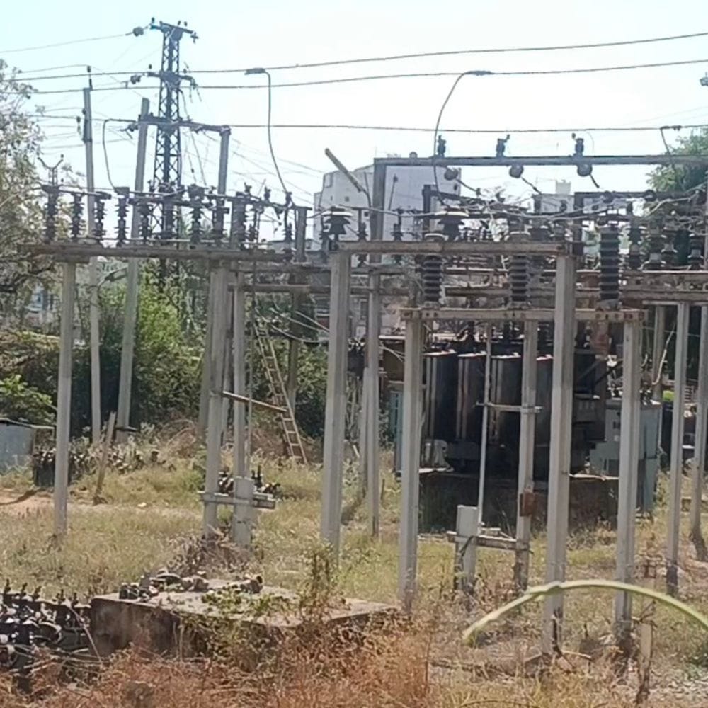 डूंगरपुर: 2 दिन बंद रहेगी बिजली आपूर्ति:220 केवी लाइन निर्माण के चलते कई गांवों में 10-11 घंटे कटौती