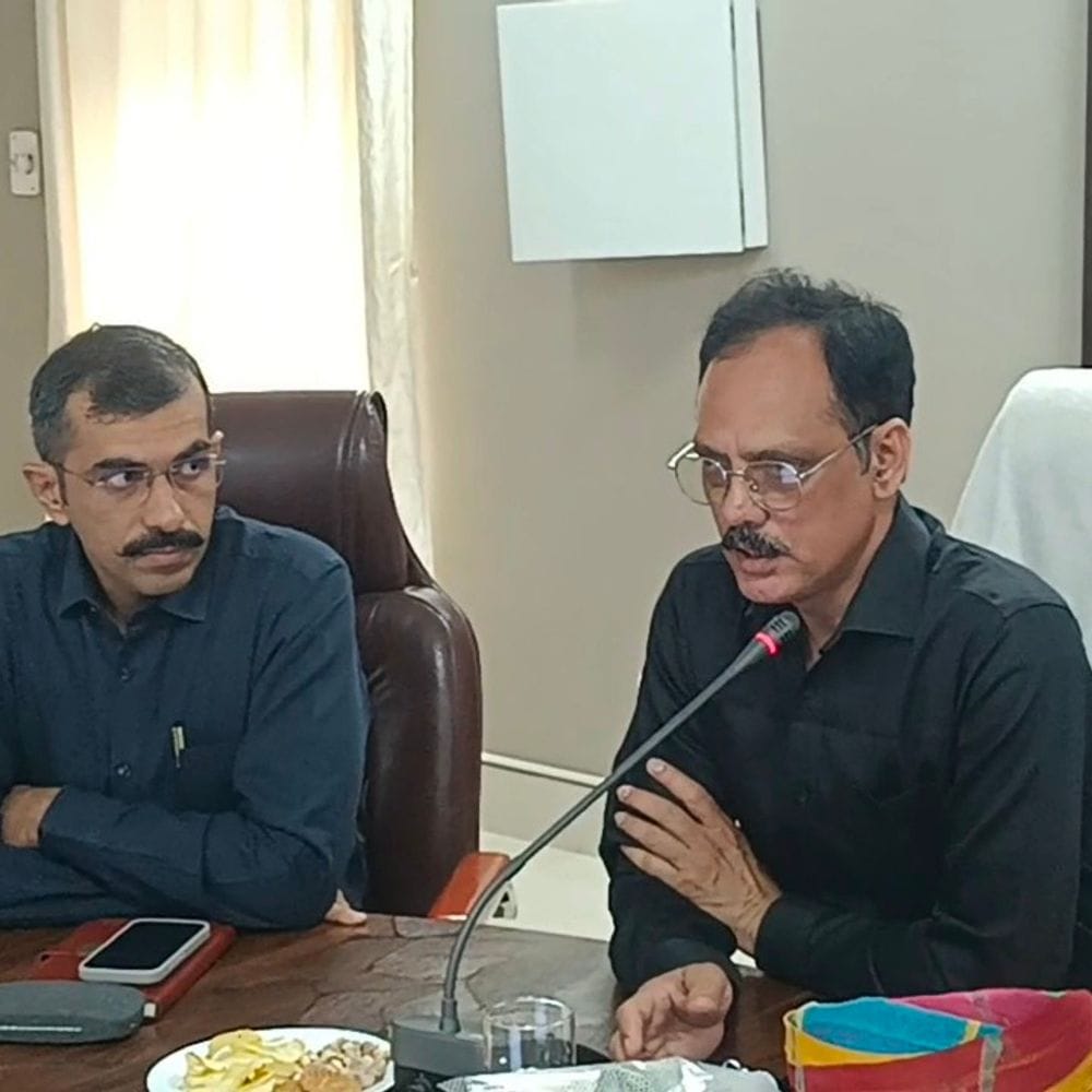 डूंगरपुर में ग्रामीण विकास मिशन की समीक्षा:4.26 लाख जॉब कार्ड और नए रोजगार अवसरों पर फोकस
