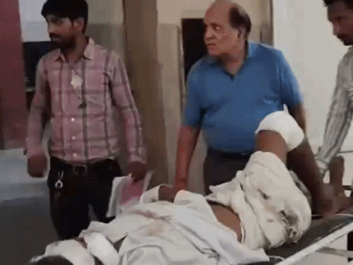 तेज रफ्तार ट्रक ने पिता-पुत्र को कुचला, बेटे की मौत:हादसे में 4 साल की बेटी और मां भी चोटिल, घायल को जयपुर रेफर किया