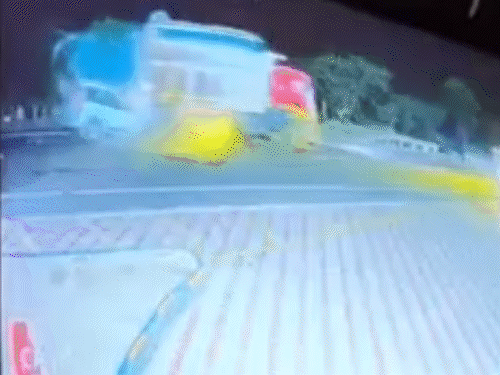 तेज रफ्तार स्कॉर्पियो डंपर में घुसी, 5 की मौत, VIDEO:जोधपुर में मंदिर से दर्शन कर घर लौट रहे थे, गाड़ी के अंदर बुरी तरह फंसे शव