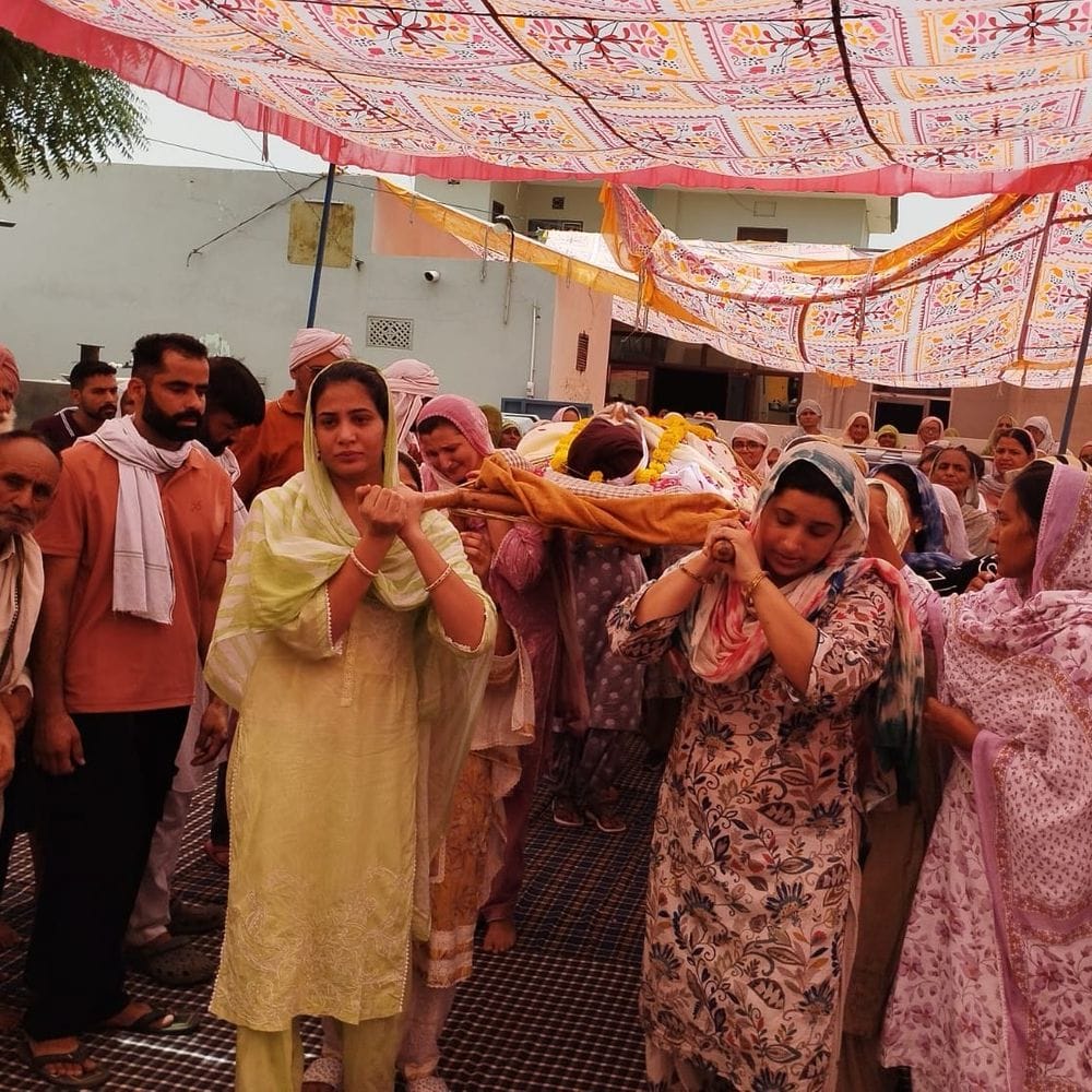 दिलबाग सिंह का देहदान, बेटियों ने दिया अर्थी को कंधा:मौत के बाद भी मानवता की सेवा, सहजीपुरा के 12वें देहदानी