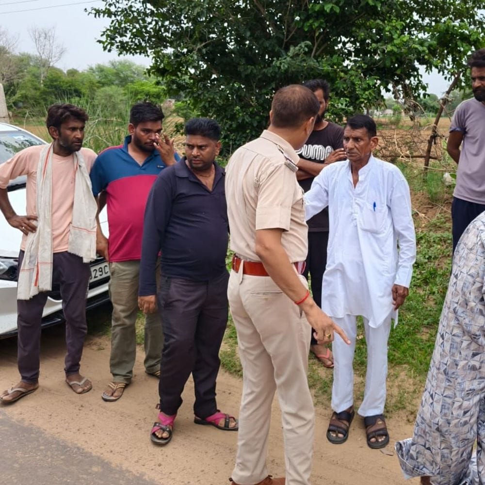 दौसा में रिटायर्ड कर्मचारी से एक लाख लूटे:बैंक से कैश निकालकर साइकिल पर घर लौट रहे थे, झपट्टा मारकर बैग ले गए बदमाश