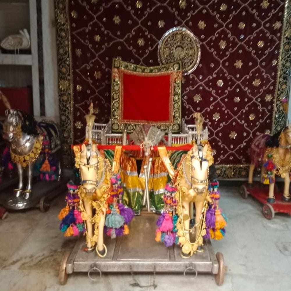 द्वारिकाधीश मंदिर मे रथयात्रा उत्सव, आम का भोग लगाया:रथ पर विराजे प्रभु, देशभर से आए श्रद्धालु