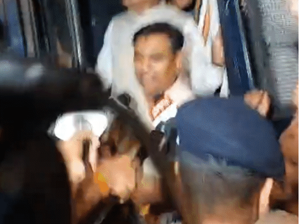 धर्मेंद्र-प्रधान के इस्तीफे की मांग पर सड़कों पर उतरे कांग्रेसी:जयपुर में प्रदर्शन के बाद गहलोत-डोटासरा सहित कई नेता पुलिस हिरासत में; प्रदेशभर में हुआ विरोध-प्रदर्शन