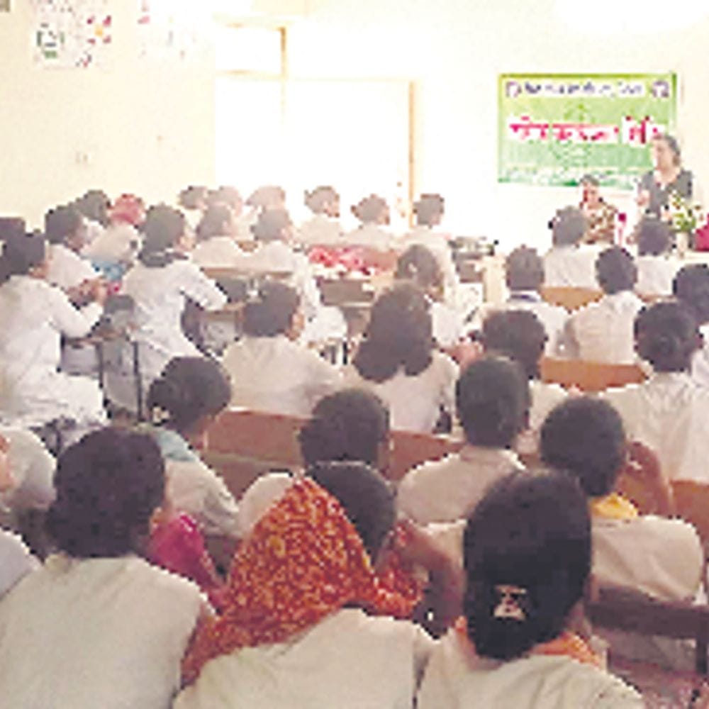 नर्सिंग कॉलेज में छात्राओं को बताए जनसंख्या नियंत्रण के कानूनी उपाय