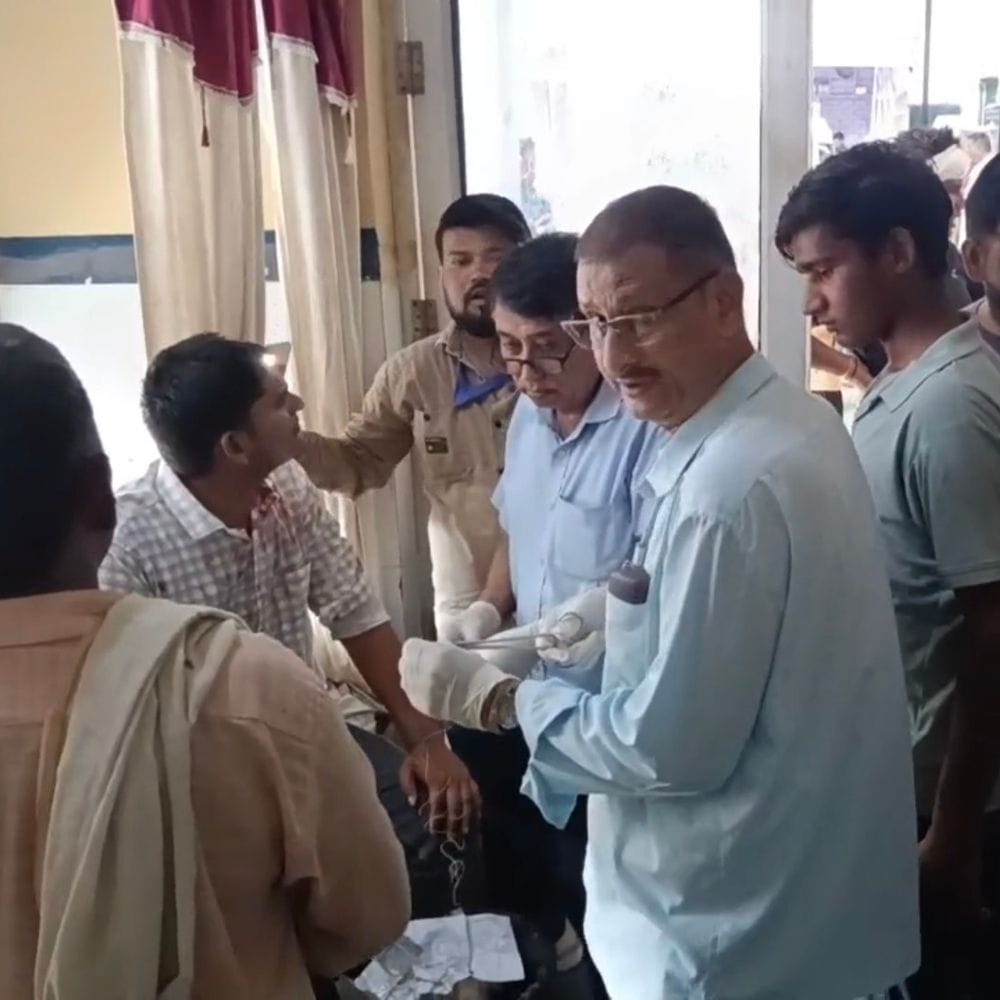 नागौरी गांव में लाठी-डंडों से खूनी संघर्ष:महिला सहित 4 लोग घायल; हालत गंभीर होने पर 3 धौलपुर रेफर