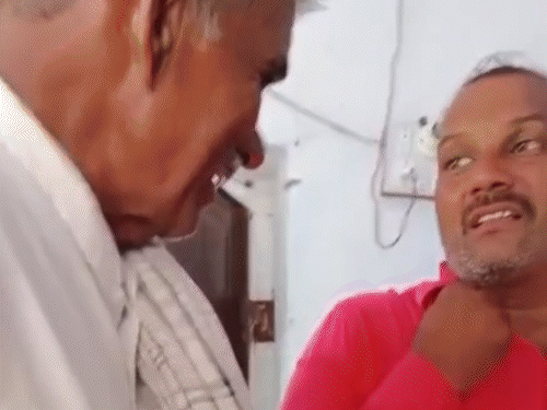 नामांतरण के बदले रिश्वत लेते पटवारी का VIDEO:दावा-12 बीघा जमीन के लिए 15 हजार रुपए लिए, 36 हजार मांगे थे