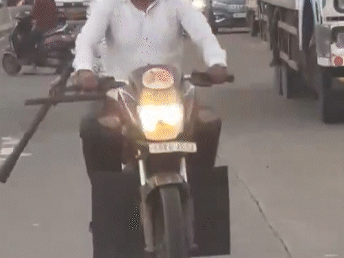 नासिक में महिला पर्यटक पर हमला, 20km तक पीछा किया:चलती कार पर पत्थर-रॉड मारे, पीड़ित परिवार ने छेड़छाड़ का विरोध किया था