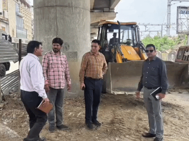 निगम उपायुक्त ने एलीवेटेड रोड के पेचवर्क का निरीक्षण किया:सोनी बोले- गुणवत्ता से समझौता नहीं, उदियापोल से शुरू मरम्मत कार्य अब पूरे शहर में होगा