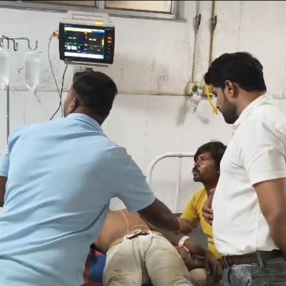 निर्माणाधीन कॉलेज की छत से गिरा मजदूर:गंभीर हालत में झालावाड़ रेफर, चेचट में हुआ हादसा