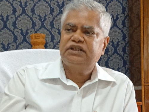 पंचायत-निकाय चुनाव नहीं कराने पर हाईकोर्ट ने जताई नाराजगी:कहा-इलेक्शन कमीशन सक्षम नहीं तो हम किसी को अपॉइंट कर देते हैं; CEC को तलब किया
