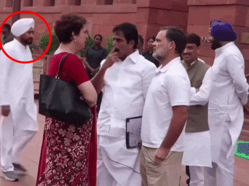 पंजाब कांग्रेस की मीटिंग से पहले चन्नी का VIDEO वायरल:राहुल गांधी-प्रियंका गांधी ने ध्यान नहीं दिया; चुनाव में 'रियल बॉस' का फैसला आज