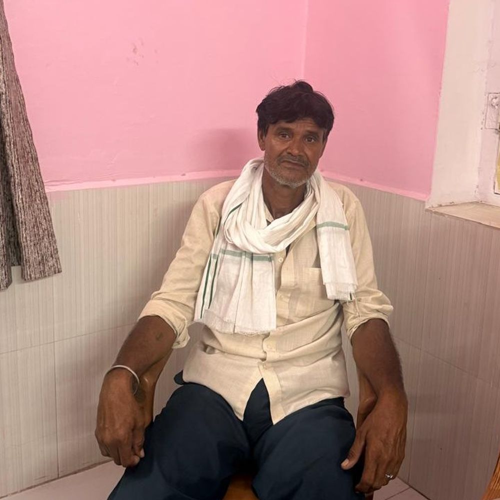 पटवारी के दलाल को 1 लाख रिश्वत लेते दबोचा:नामांतरण खोलने के बदले मांगी थी घूस; ACB की कार्रवाई की भनक लगते ही पटवारी फरार