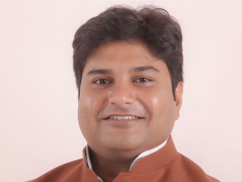 पटवारी ट्रांसफर लिस्ट में विधायक शैलेश सिंह का नाम:बालोतरा से डीग हुआ तबादला, संबंधित पटवारी कार्यभार ग्रहण करने से वंचित