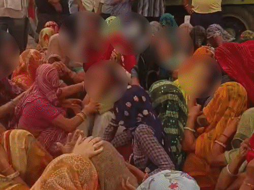 पत्थर से सिर कुचलकर नाबालिग स्टूडेंट की हत्या:जंगल में प्लास्टिक के कट्टों से ढका मिला शव, ग्रामीणों ने स्टेट हाईवे किया जाम