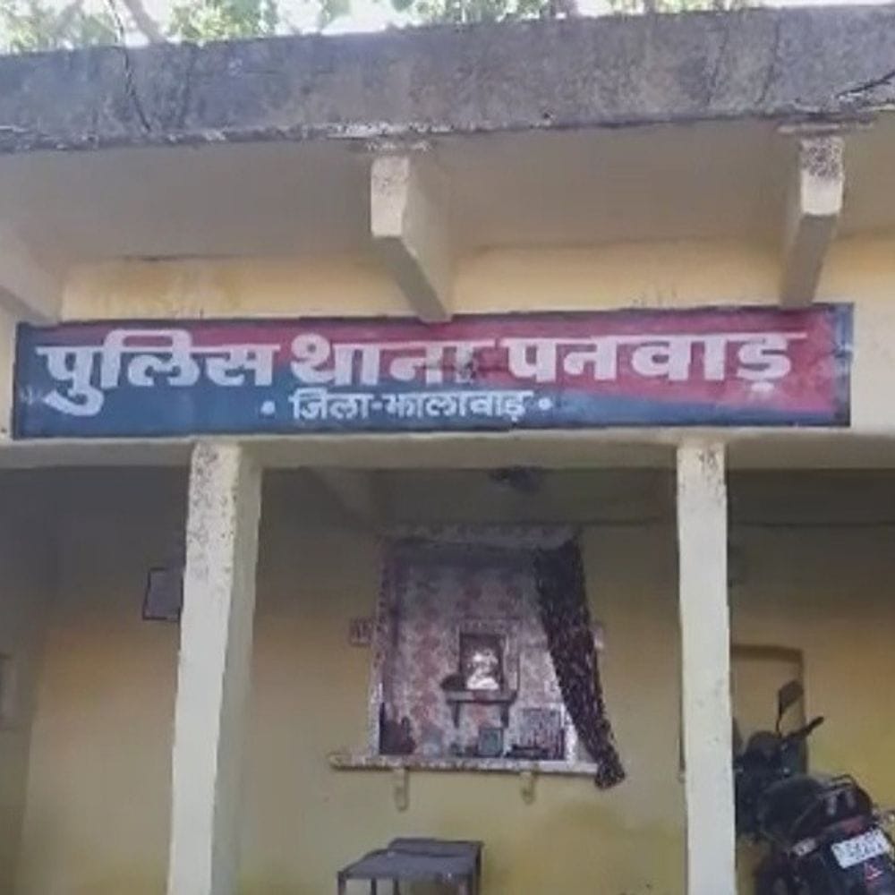 पनवाड़ पुलिस ने 12 सटोरिए गिरफ्तार किए:जुआ राशि 18 हजार 400 रुपए नकद और सट्टा पर्चियां जब्त, मामला दर्ज