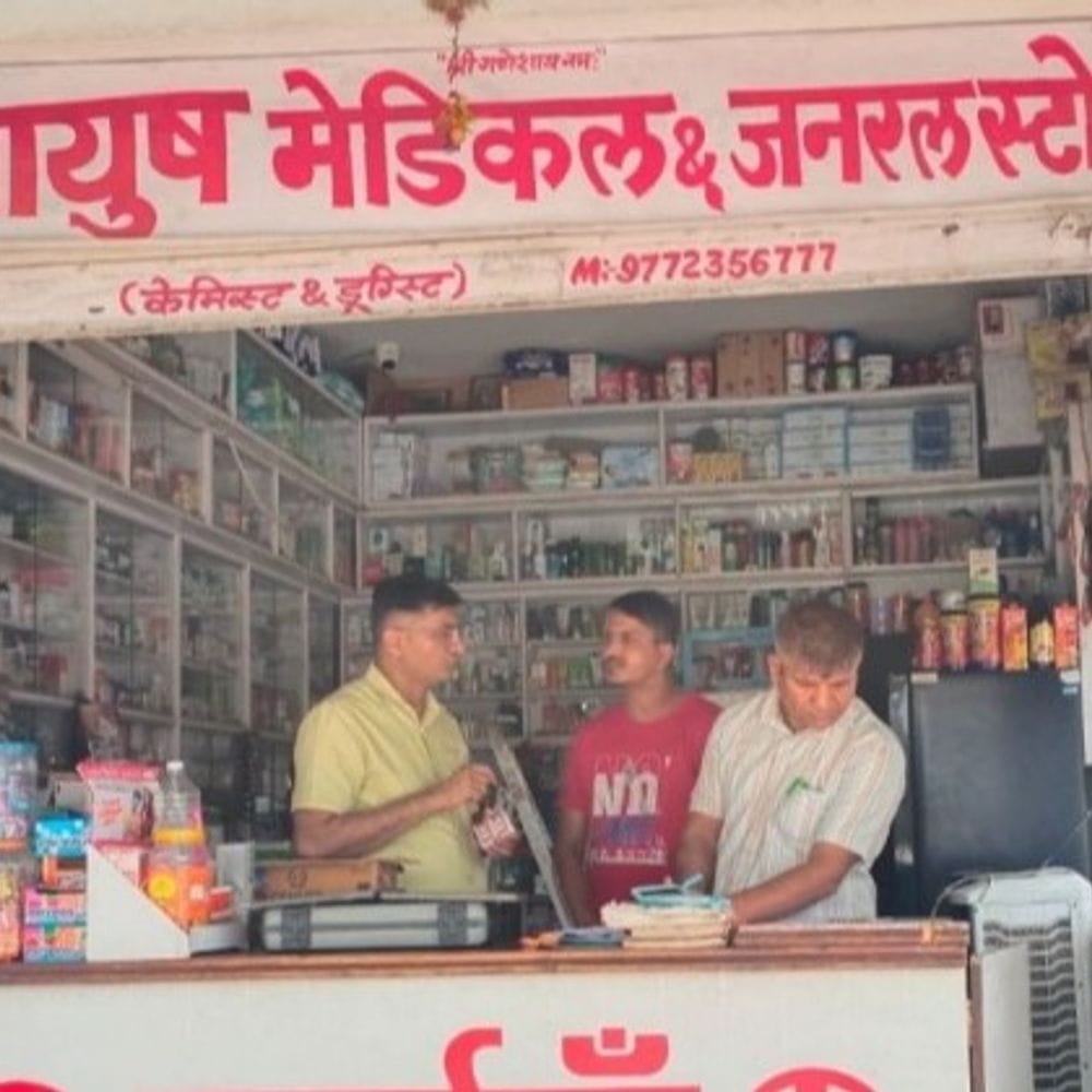 पाली में मेडिकल स्टोर पर छापा:10 हजार की दवाएं सील; बिना पर्ची बेचने का आरोप