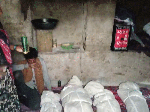 पिता के साथ जली तीन बेटों की चिता:अंतिम संस्कार में गांव की हर आंख नम हुई; जयपुर में बेकाबू ट्रेलर के रौंदने से हुई थी मौत