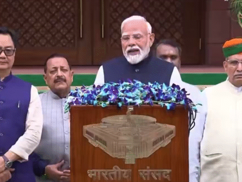 पीएम बोले- 28 साल के युवा इतिहास रच रहे:राहुल पर तंज, 56 साल के युवा की बात नहीं कर रहा; पीछे खड़े रिजिजू हंसने लगे