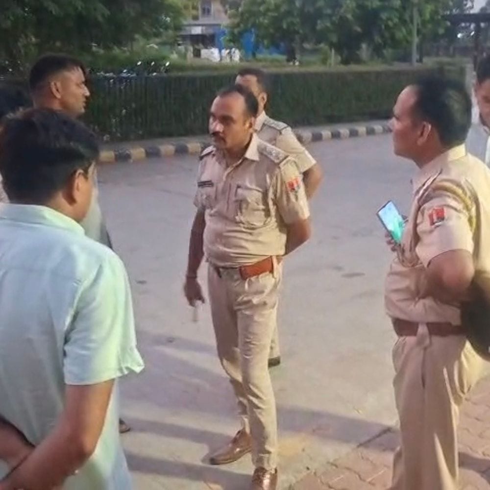पुरानी रंजिश में मारपीट-फायरिंग, 1 युवक की मौत:आगरा में इलाज के दौरान तोड़ा दम, 4 आरोपी हिरासत में