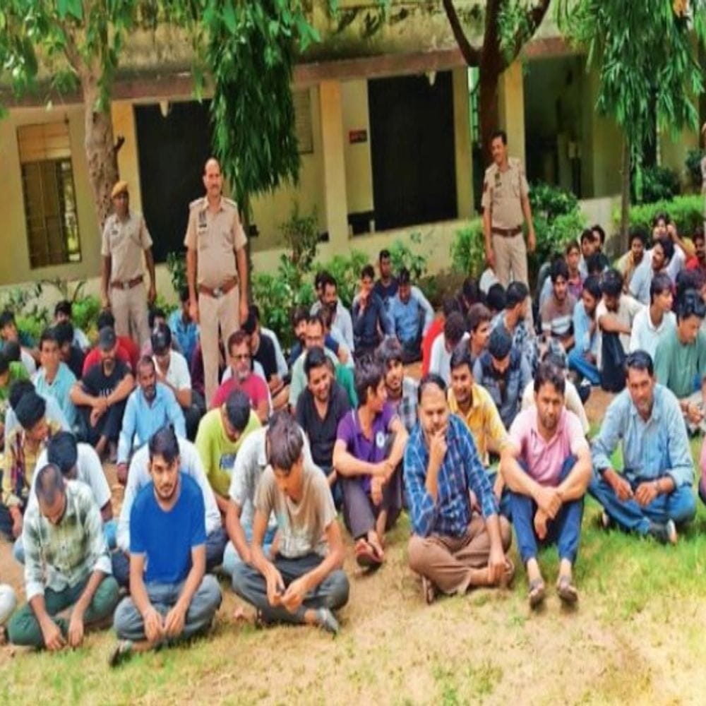 पुलिस का वन-टू का फोर:बदमाशों को खोजने निकली पुलिस नंबर बढ़ाने की होड़ में अपार्टमेंट से स्टूडेंट्स, बुजुर्ग व युवतियों को उठा लाई