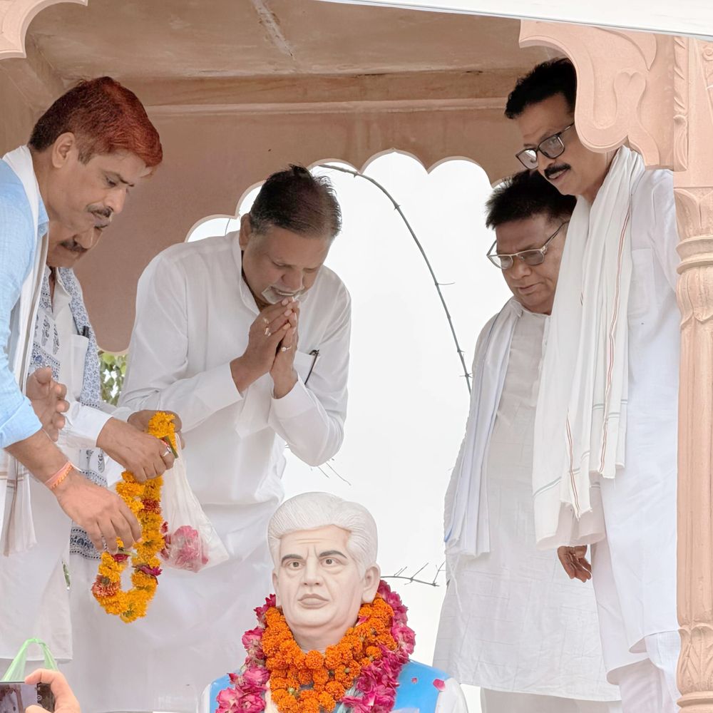 पूर्व उपमुख्यमंत्री बनवारी लाल बैरवा की पुण्यतिथि पर कांग्रेसियों ने दी श्रद्धांजलि