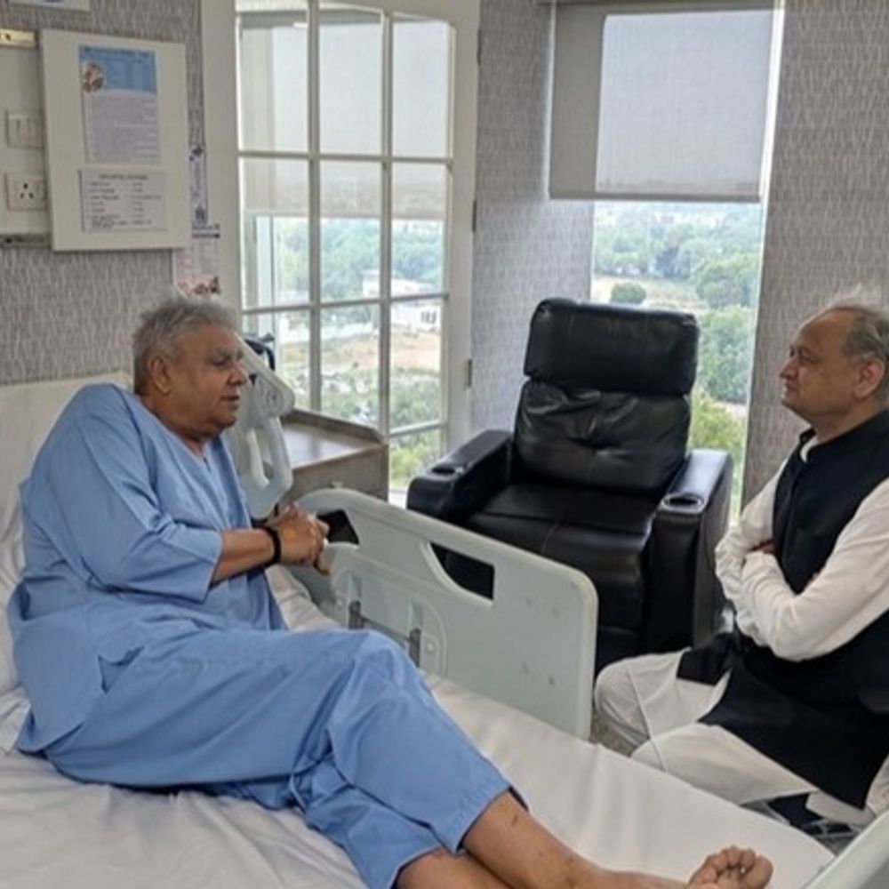 पूर्व उपराष्ट्रपति को CMHO टीम ने गलत ब्लड ग्रुप लिखा:धनखड़ की जयपुर में हुई एंजियोप्लास्टी; SMS हॉस्पिटल भेजे गए लेटर से गलती पकड़ में आई