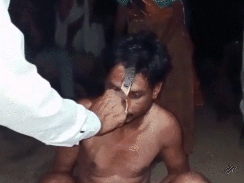 पूर्व सरपंच को चोरी करते पकड़ा, लोगों ने बाल काटे:बाइक चुराते दबोचा, पुलिस के हवाले किया, पहले भी कर चुका चोरियां