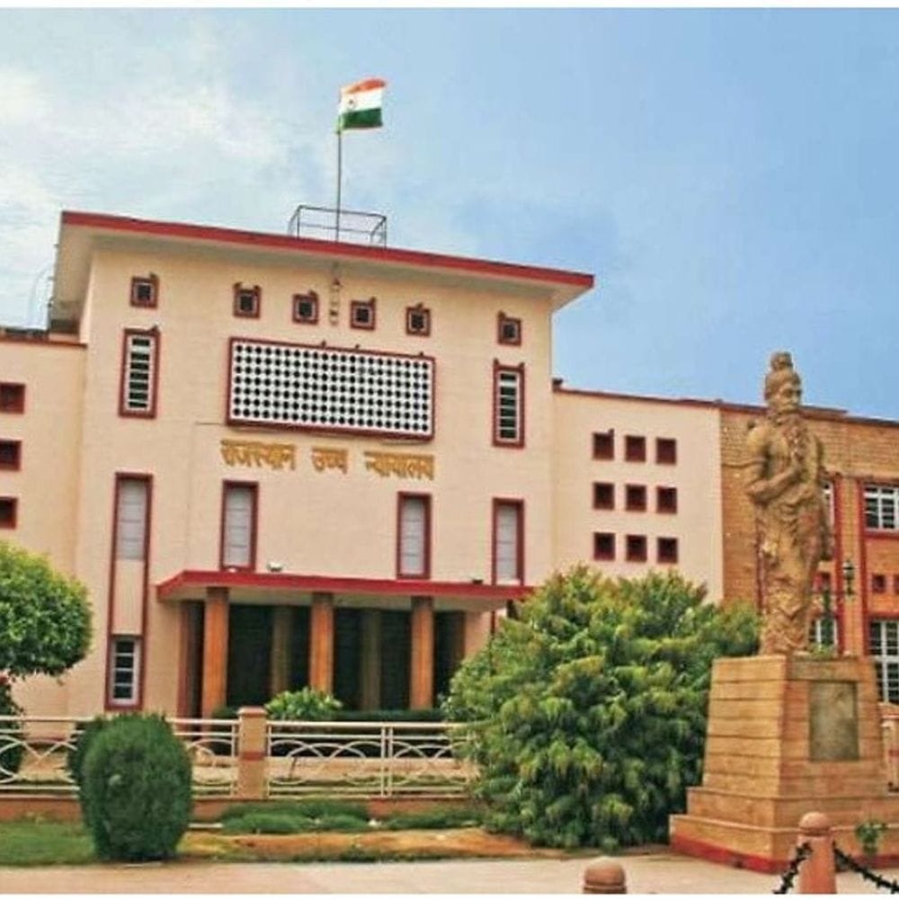 पूर्व-IAS संजय दीक्षित के खिलाफ सीबीआई में दर्ज एफआईआर रद्द:हाईकोर्ट ने 17 साल पुरानी एफआईआर रद्द की; हिस्ट्रीशीटर का चरित्र सत्यापन किया था