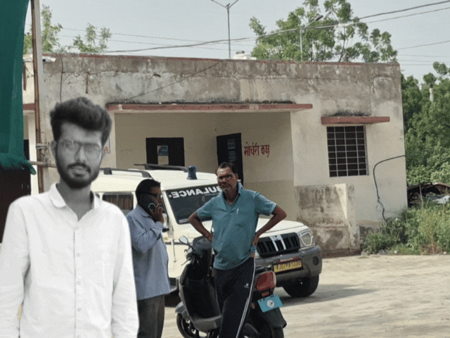 पेड़ से लटका मिला युवक का शव:एक दिन पहले ही निकला था घर से, मौत के कारणों की जांच जारी