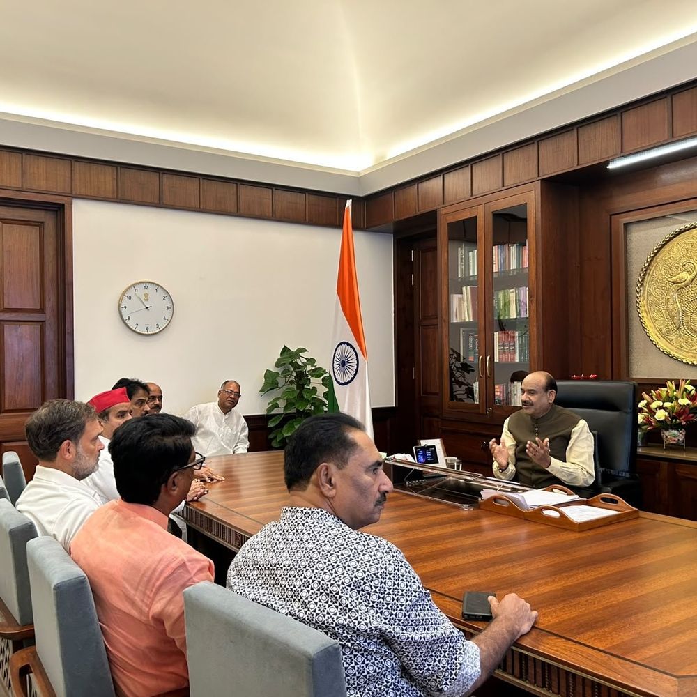पेपर लीक मुद्दे पर राहुल गांधी स्पीकर से मिले:कहा- लोकसभा में चर्चा हो; खड़गे बोले- सदन में बोलने नहीं दिया जा रहा, चिट्ठी लिखी
