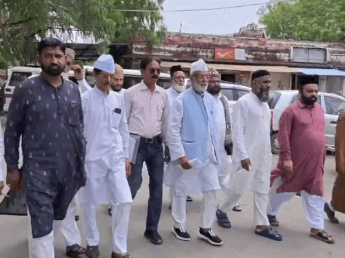 पैगम्बर मोहम्मद पर विवादित टिप्पणी को लेकर विरोध:मुस्लिम समाज के शिष्ट मंडल ने एसपी को सौंपा ज्ञापन, मुकदमा दर्ज करने की मांग