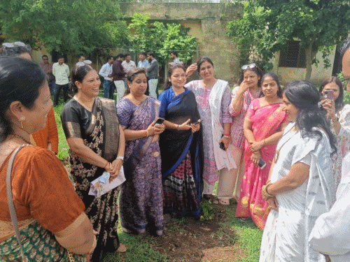 प्रतापगढ़ के जनजातीय छात्रावास में पौधारोपण:100 से ज्यादा पौधे लगाए, पर्यावरण संरक्षण का दिया संदेश