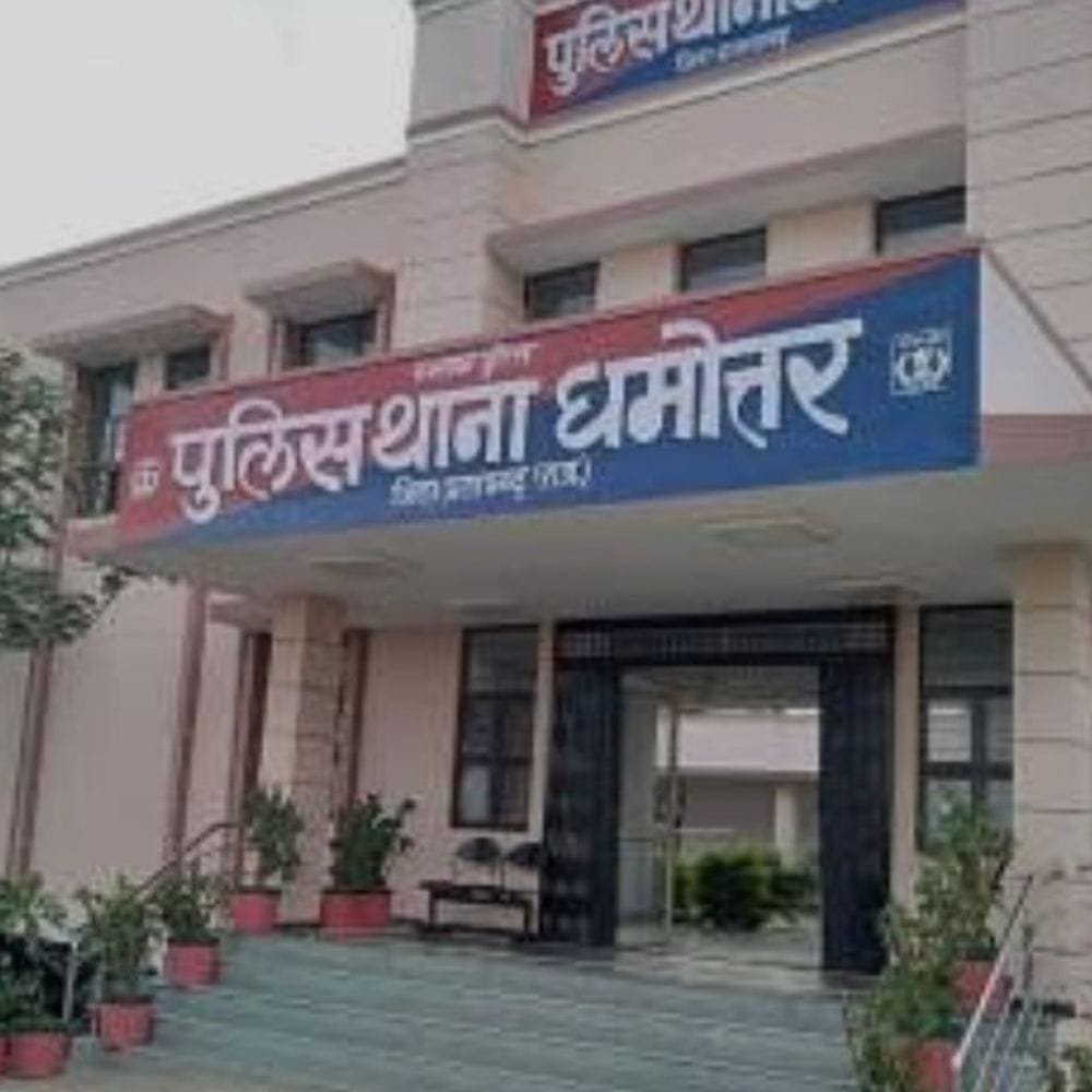 प्रतापगढ़ पुलिस ने 2 साल से फरार आरोपी पकड़ा:ट्रक कंटेनर से 30 क्विंटल अफीम-डोडाचुरा किया था बरामद, एक आरोपी पहले ही गिरफ्तार