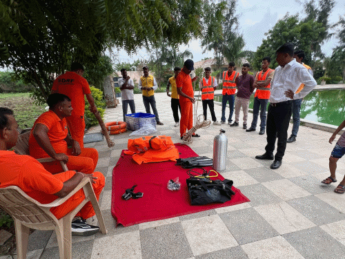 प्रतापगढ़ में स्वयंसेवकों को स्कूबा डाइविंग की ट्रेनिंग दी:अंडरवाटर सर्च एंड रेस्क्यू के बारे में बताया, प्लानिंग तैयार करने की जानकारी दी