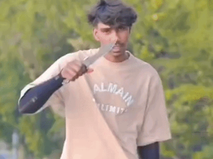 फतहसागर झील किनारे चाकू लहराकर रील बनाने वाला युवक गिरफ्तार:बोला- सोशल मीडिया पर खुद को फेमस करना था
