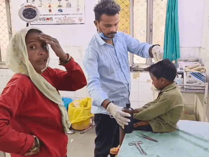 बाइक की टक्कर से 5 साल की मासूम की मौत:सड़क पार करते समय भाई-बहन को मारी टक्कर, 6 साल का बच्चा गंभीर घायल