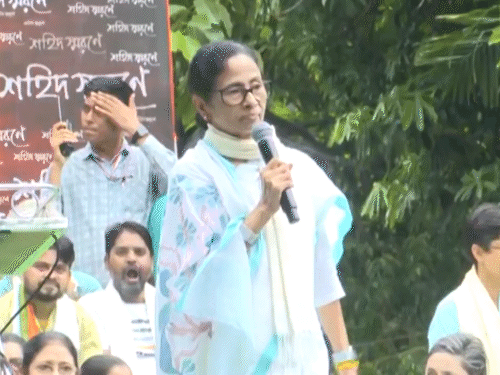 बागियों पर ममता बोलीं- सारे चोर भाजपा में चले गए:शुभेंदु पर कहा- 10 साल में TMC में क्या-क्या किया, मुंह खोलूं तो मुखौटा उतार दूंगी