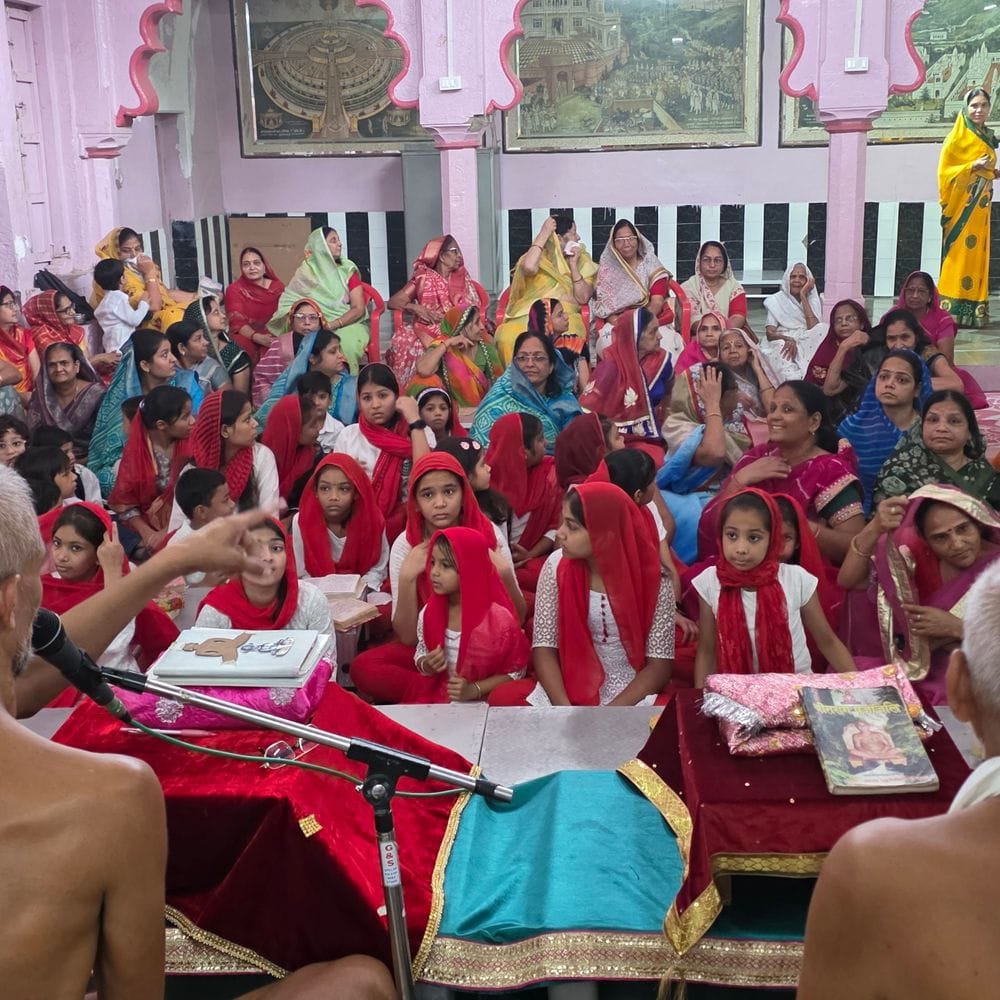 बारां के जैन मंदिर में अभिषेक-शांतिधारा संपन्न:मुनिश्री गुरुदत्त सागर ने बच्चों को दिए संस्कार के संदेश