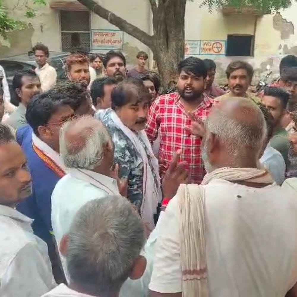 बारां में बिजली कर्मचारी की करंट लगने से मौत:परिजनों ने की मुआवजा, नौकरी मांगी; अधिकारियों की समझाइश पर माने