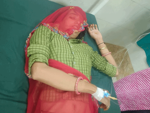 बासी दाल खाने से एक परिवार के 7 लोग बीमार:सभी को एक साथ उल्टी, दस्त और घबराहट होने लगी, उपजिला अस्पताल में हुए भर्ती