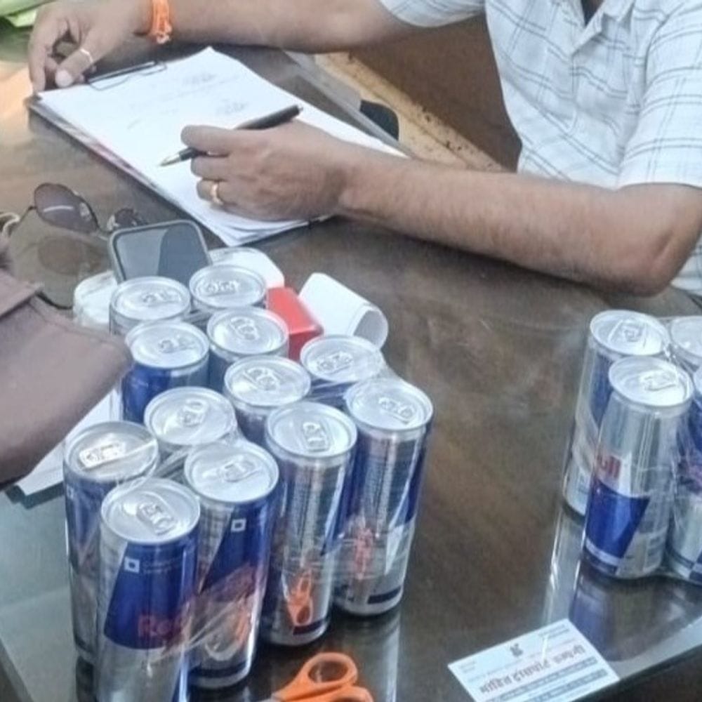 बीकानेर में कोल्ड ड्रिंक 'रेड बुल' के 608 कैन सीज:सीएमएचओ बोले- भ्रामक प्रचार के कारण कैफिनेटेड बेवरेज पर की कार्रवाई