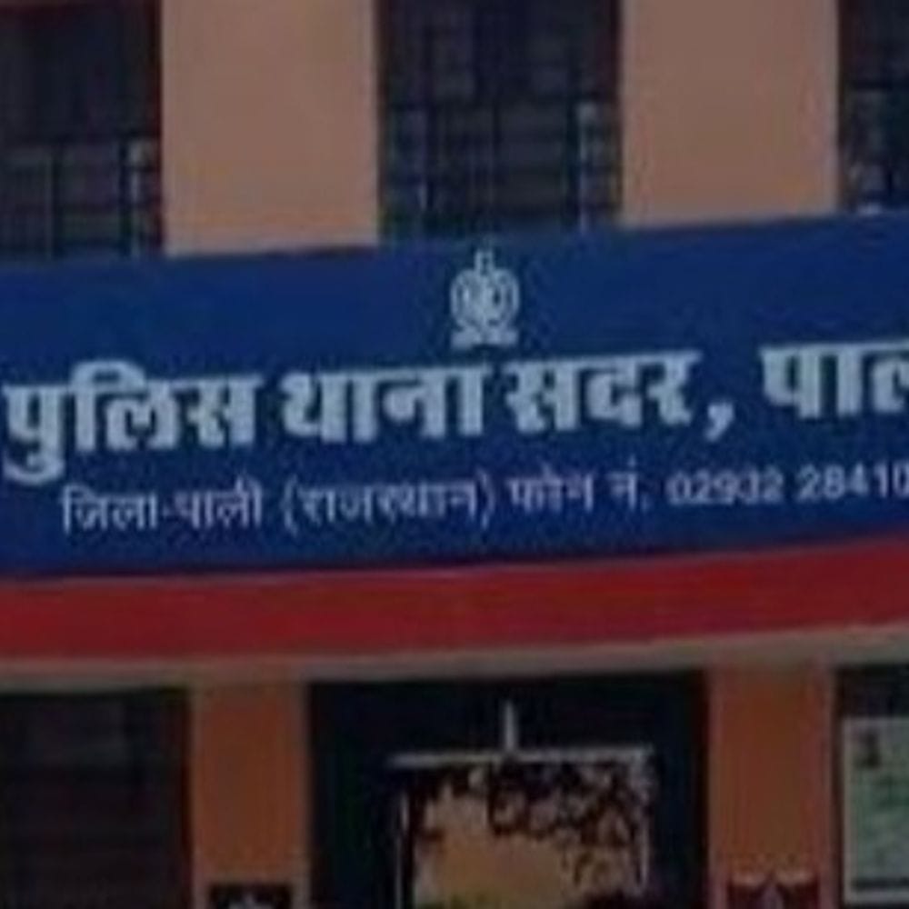 बीकानेर से लापता 10 साल का बच्चा पाली में मिला:CCTV और ट्रेन लोकेशन से 3 घंटे तलाश के बाद पुलिस ने सकुशल परिजनों को सौंपा