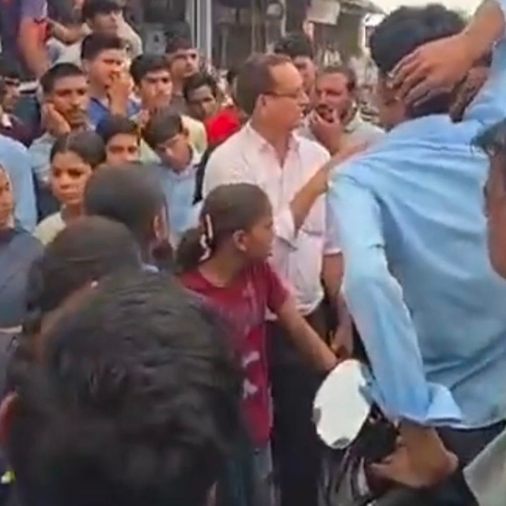 बुचावास सरकारी स्कूल के शिक्षक के तबादले पर विवाद:ग्रामीणों ने स्कूल पर ताला जड़ा, दूसरे पक्ष ने तोड़ा; तनाव बढ़ा