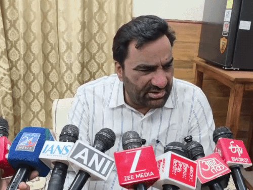 बेनीवाल बोले-कांग्रेस राज के बेइमान IAS, सीएम के इर्द-गिर्द लगे:कहा- बीजेपी के साथ मिलकर काम कर रही कांग्रेस; अब मैं कभी एनडीए में नहीं जाऊंगा