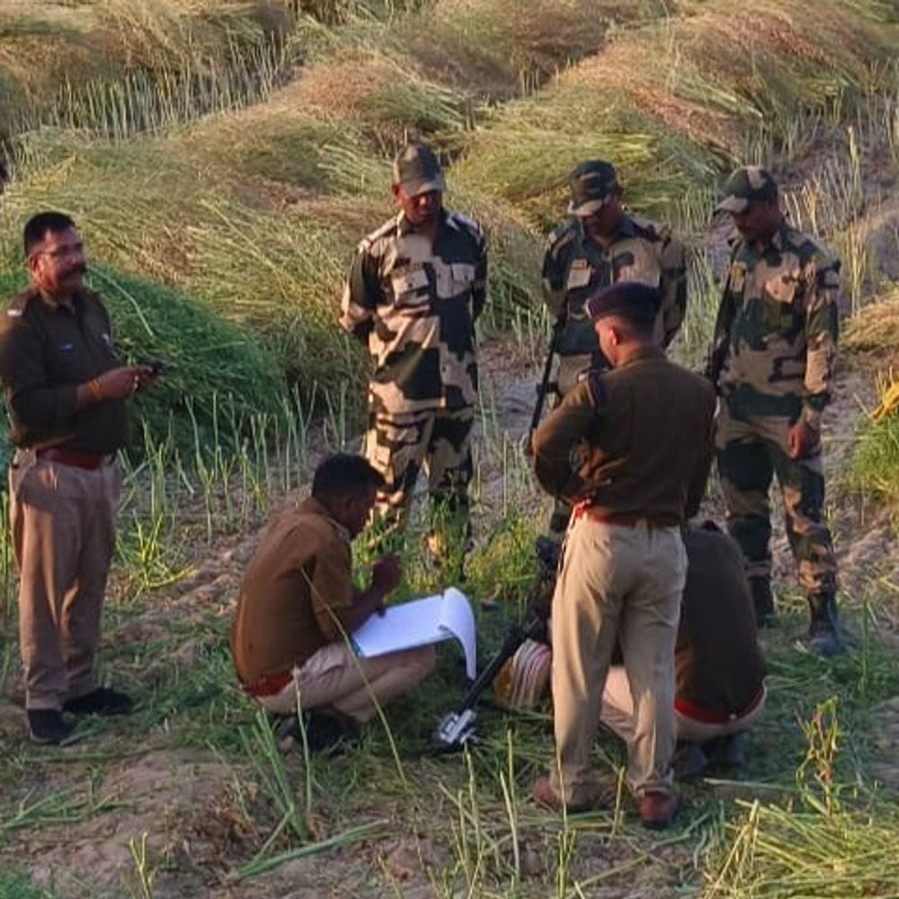 बॉर्डर पर ड्रोन से हथियार गिराने के मामले में आरोपी-डिटेन:पंजाब के फाजिल्का से पकड़ा; नेटवर्क खंगालने में जुटी पुलिस