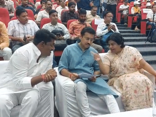 'बोर्ड लगा देने को उद्घाटन नहीं कहा जा सकता':राज्यवर्धन बोले- शिलान्यास हुआ तो रिफाइनरी शुरू क्यों नही हुई, 2400 को नियुक्ति पत्र सौंपे